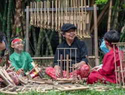 Alat Musik Angklung Khas Jawa Barat: sebagai Warisan Budaya Indonesia