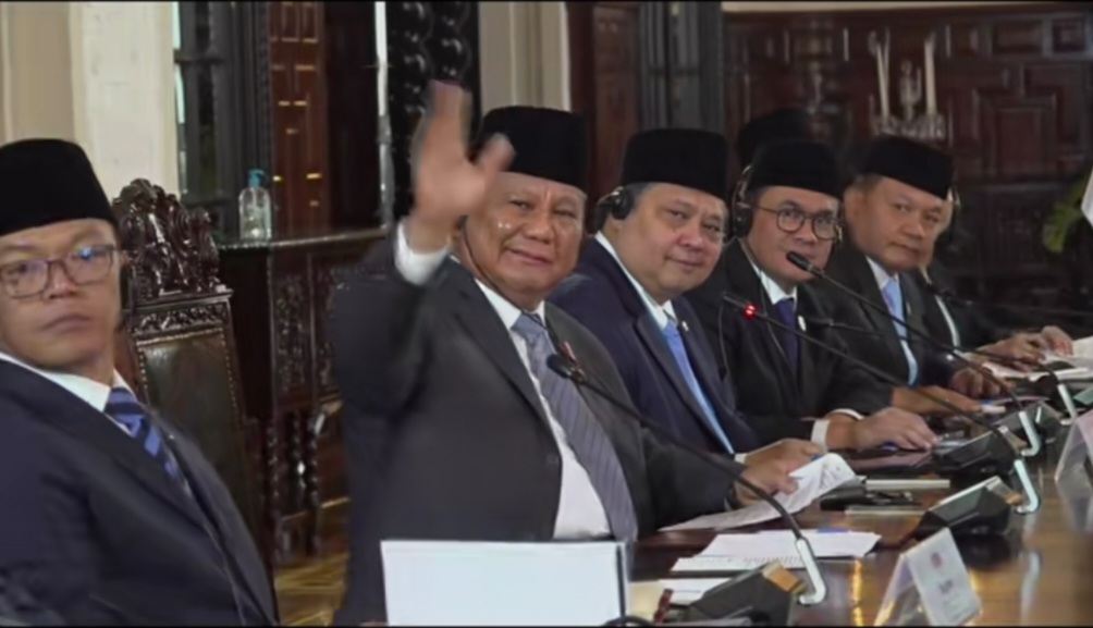 peci hitam prabowo