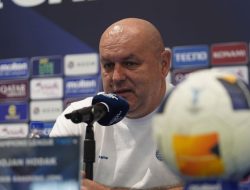 Bojan Hodak: Stadion Jalan Besar Tantangan Berat untuk Persib