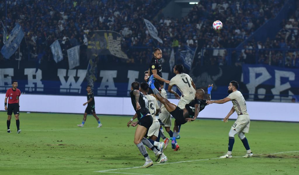 Persib Bandung Kalahkan Persita
