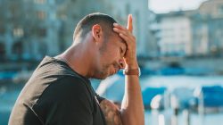 Alasan Kenapa Kebanyakan Main HP Membuat Kepala Pusing