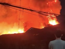 Kebakaran Gudang Triplek Sapan