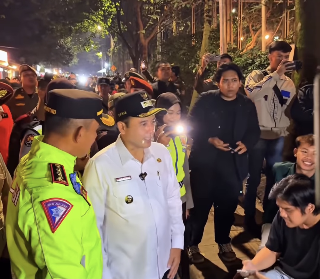 Jam malam pelajar di bandung